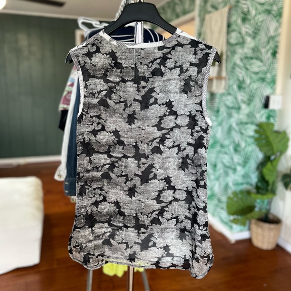 CAbi Tango Scoopneck Floral Tank Top Blouse Black White Gray 3057 Sz S - Picture 6 of 8